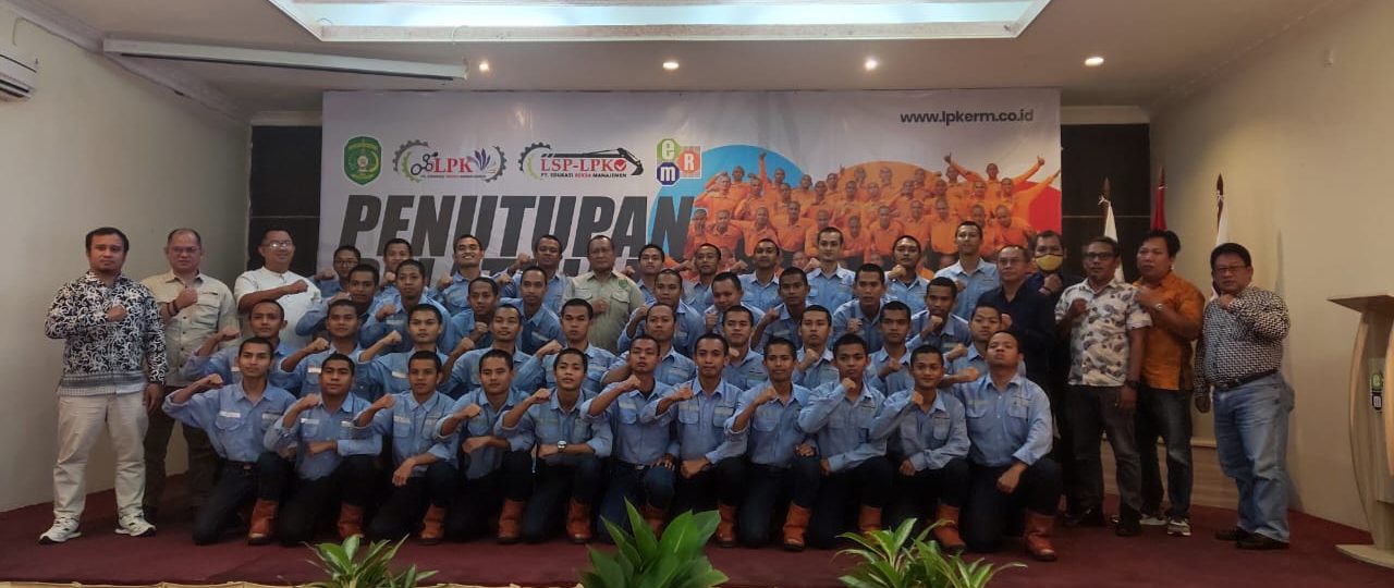 Penutupan Dasar Mekanik Alat Berat Tahun 2024 diselenggarakan oleh Dinas Transmigrasi dan Tenaga Kerja Kabupaten Kutai kartanegara